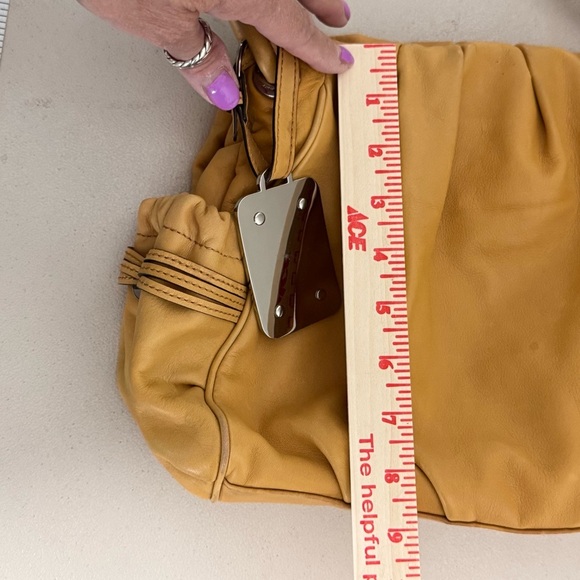 B Makowsky mustard Leather / Silvertone Hardware Shoulder Bag vintage Y2K 90’s - Picture 8 of 14